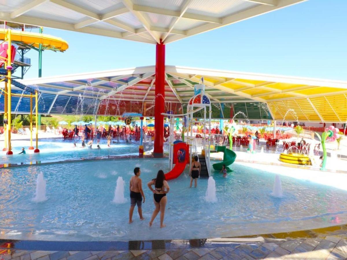 Caldas Novas Imperio Romano Com 1 Dia No Acqua Park エクステリア 写真